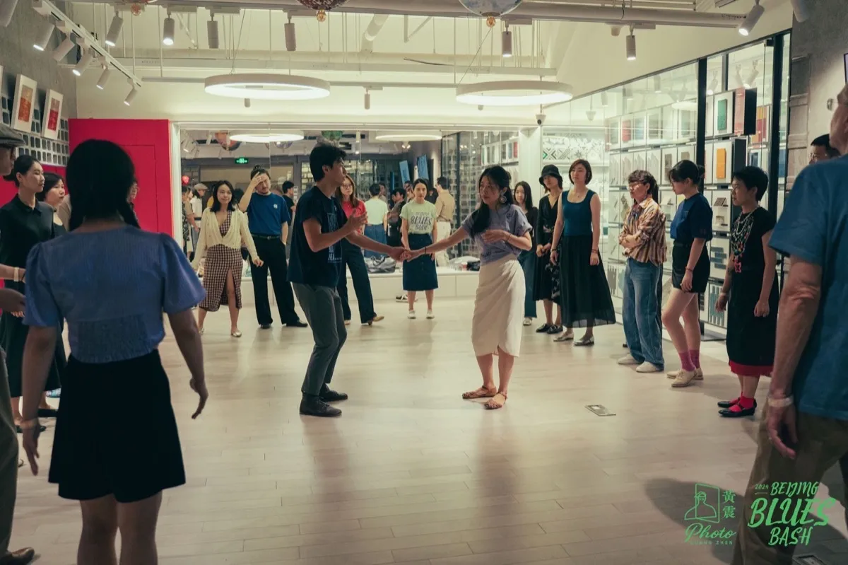 Penny & Lucas Teaching Scene